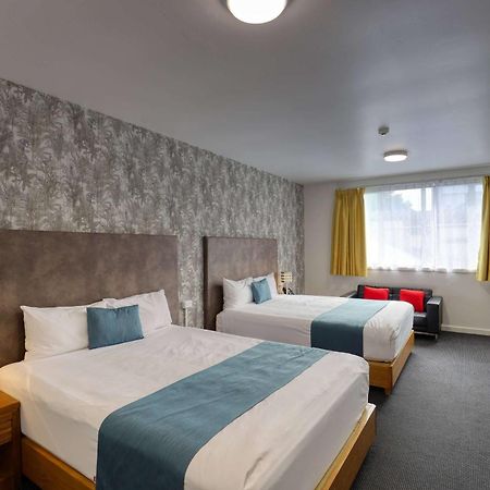 Ramada By Wyndham, Hamilton City Center Екстер'єр фото
