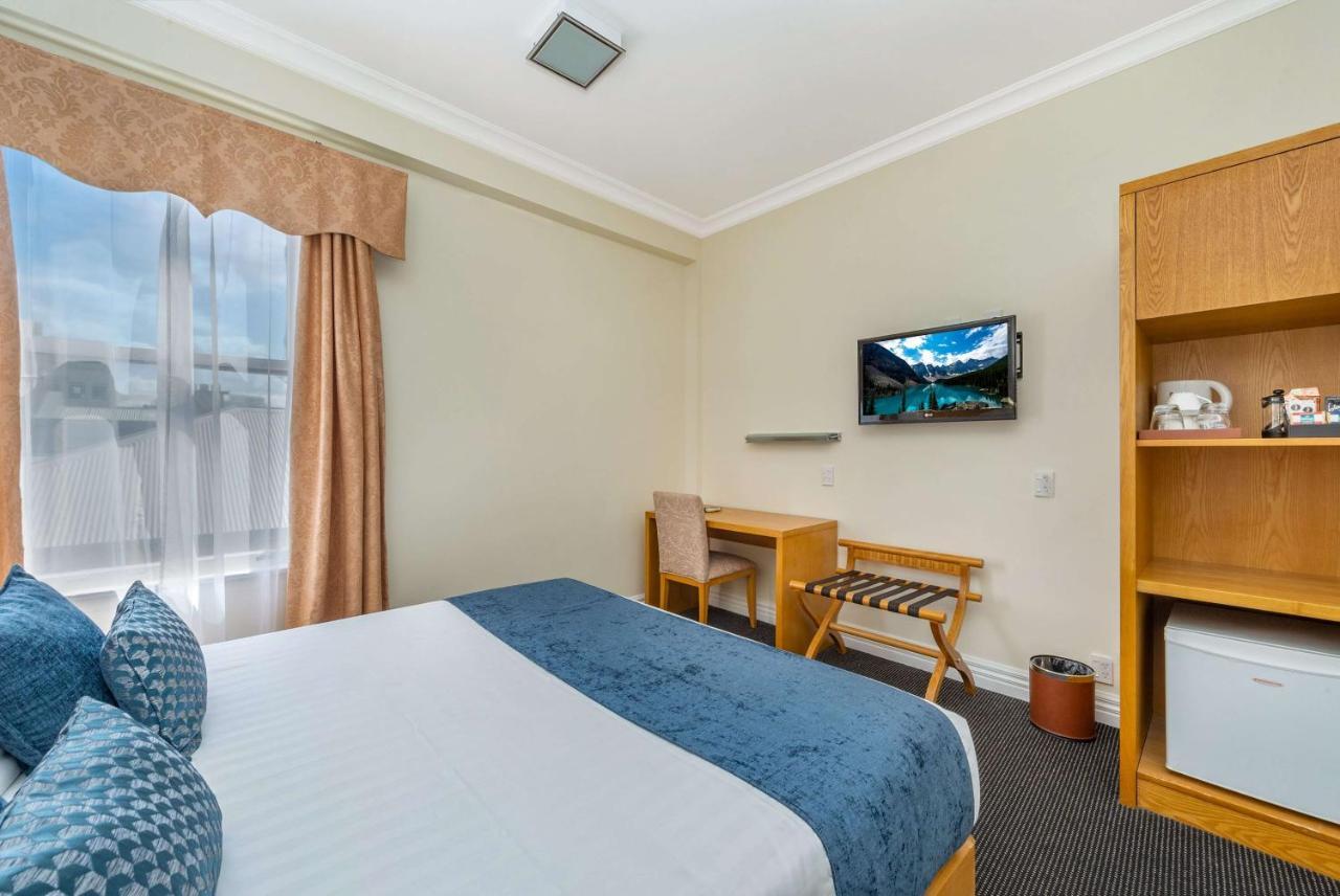 Ramada By Wyndham, Hamilton City Center Екстер'єр фото