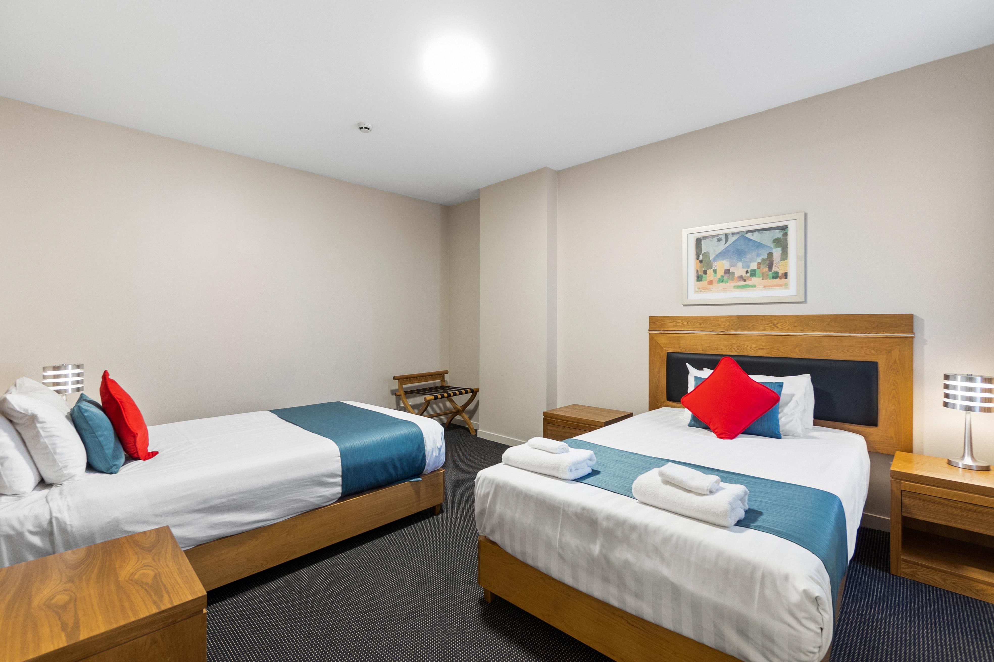 Ramada By Wyndham, Hamilton City Center Екстер'єр фото