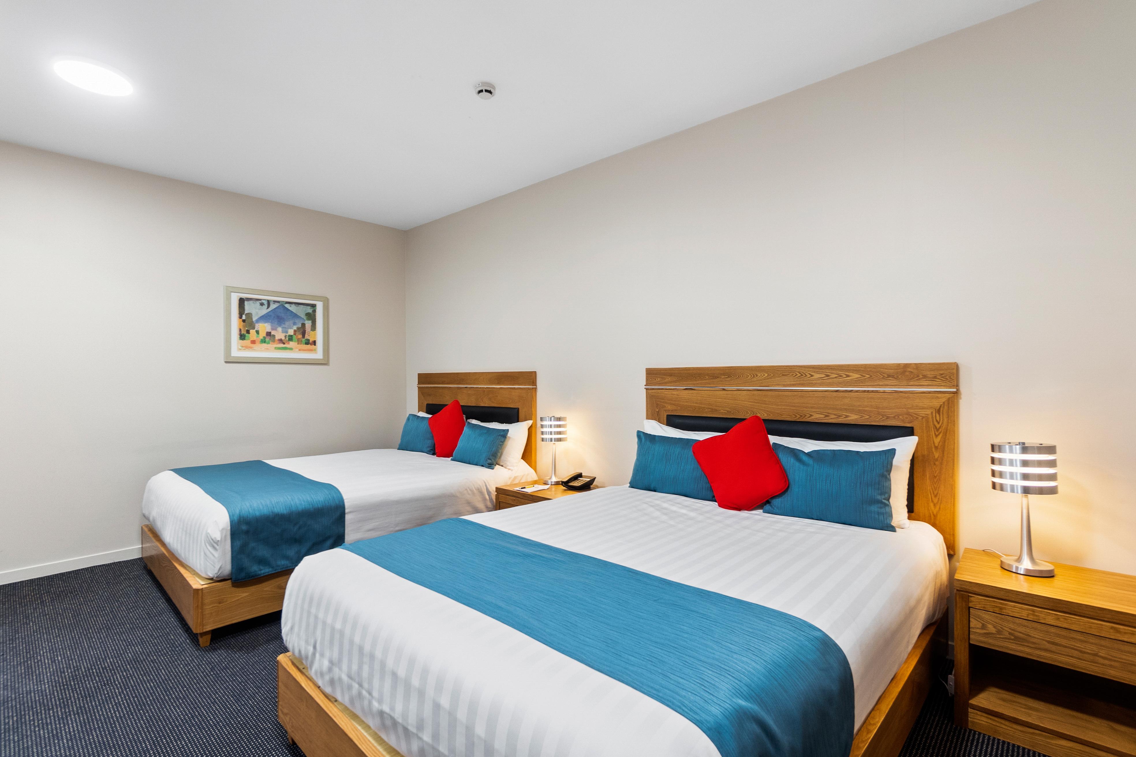 Ramada By Wyndham, Hamilton City Center Екстер'єр фото