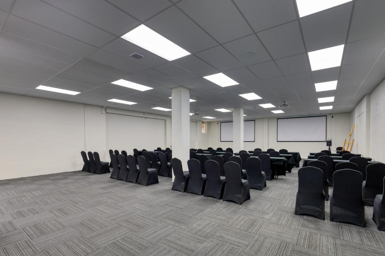Ramada By Wyndham, Hamilton City Center Екстер'єр фото