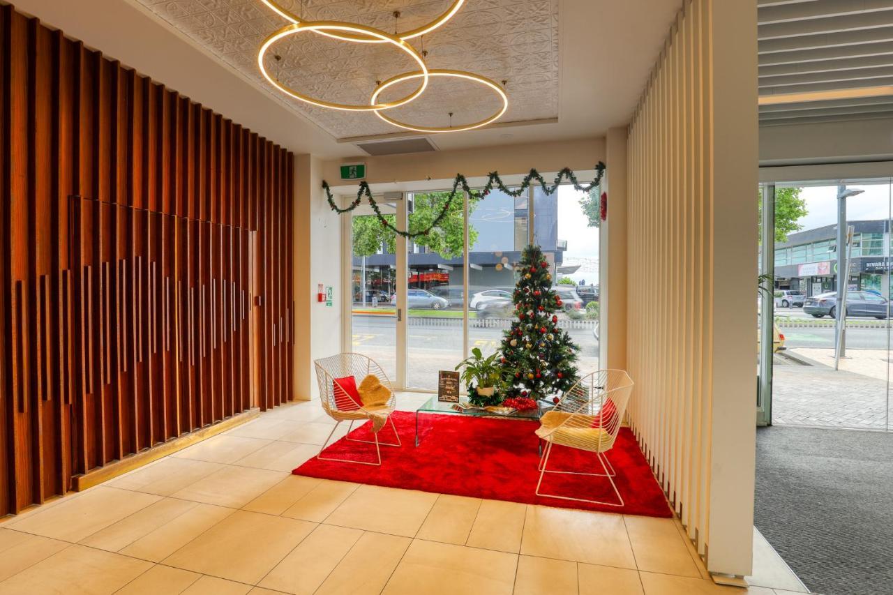 Ramada By Wyndham, Hamilton City Center Екстер'єр фото