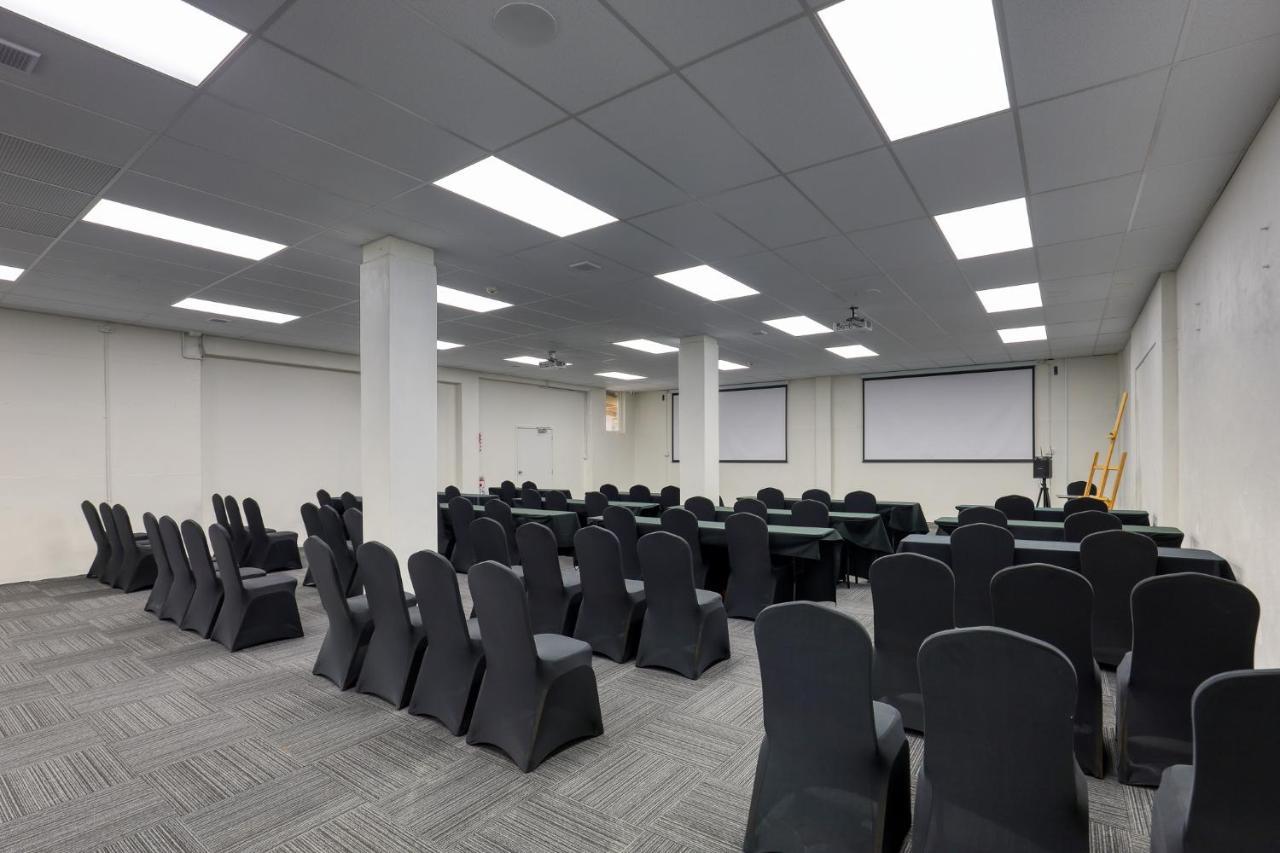 Ramada By Wyndham, Hamilton City Center Екстер'єр фото