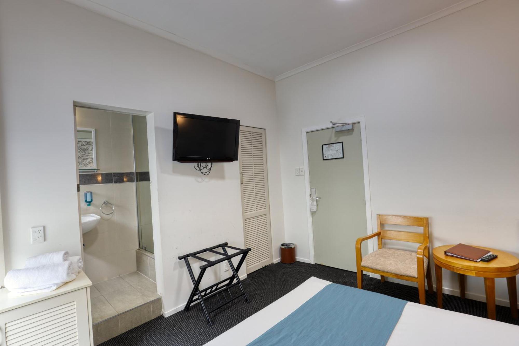 Ramada By Wyndham, Hamilton City Center Екстер'єр фото