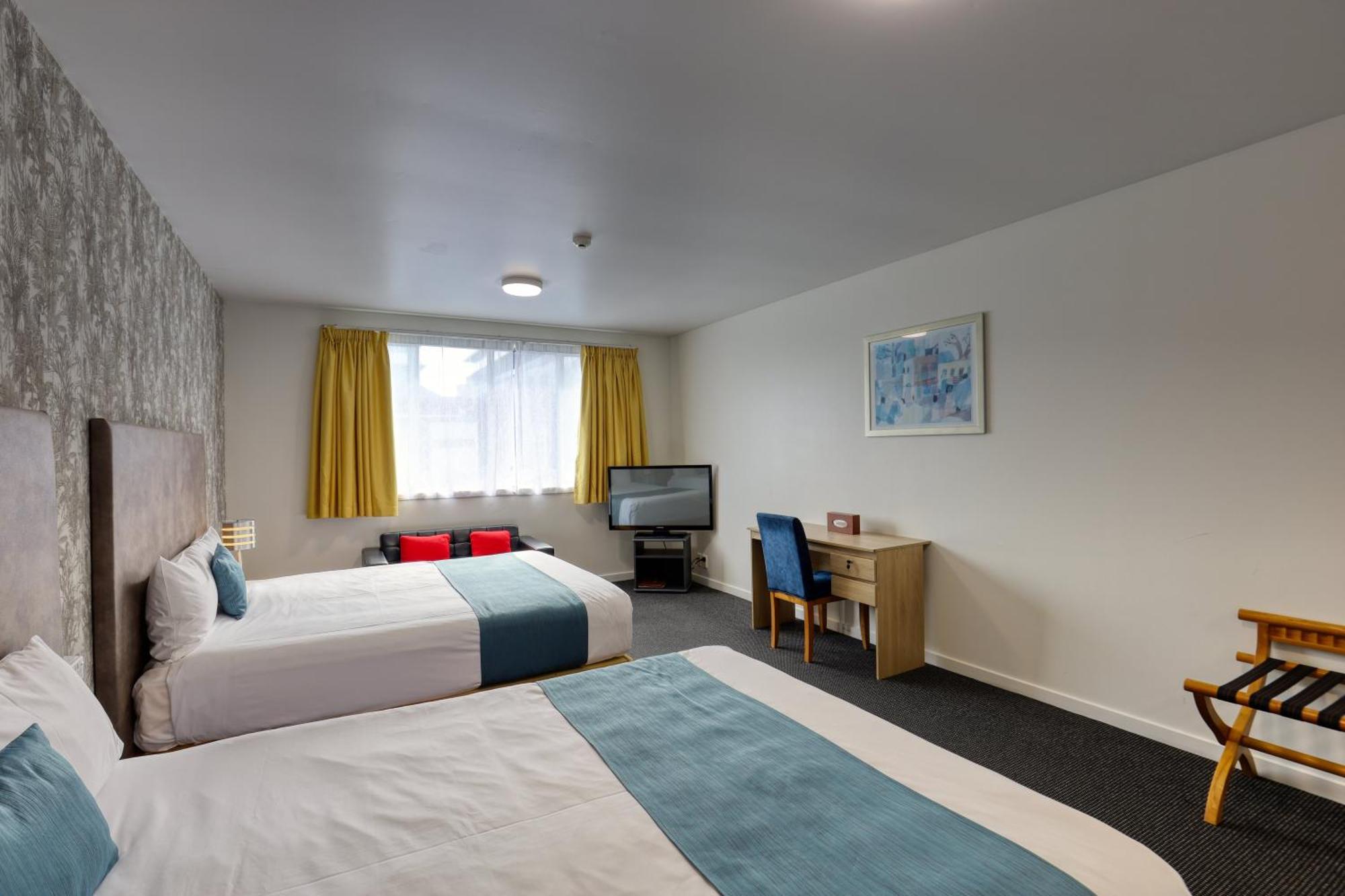 Ramada By Wyndham, Hamilton City Center Екстер'єр фото