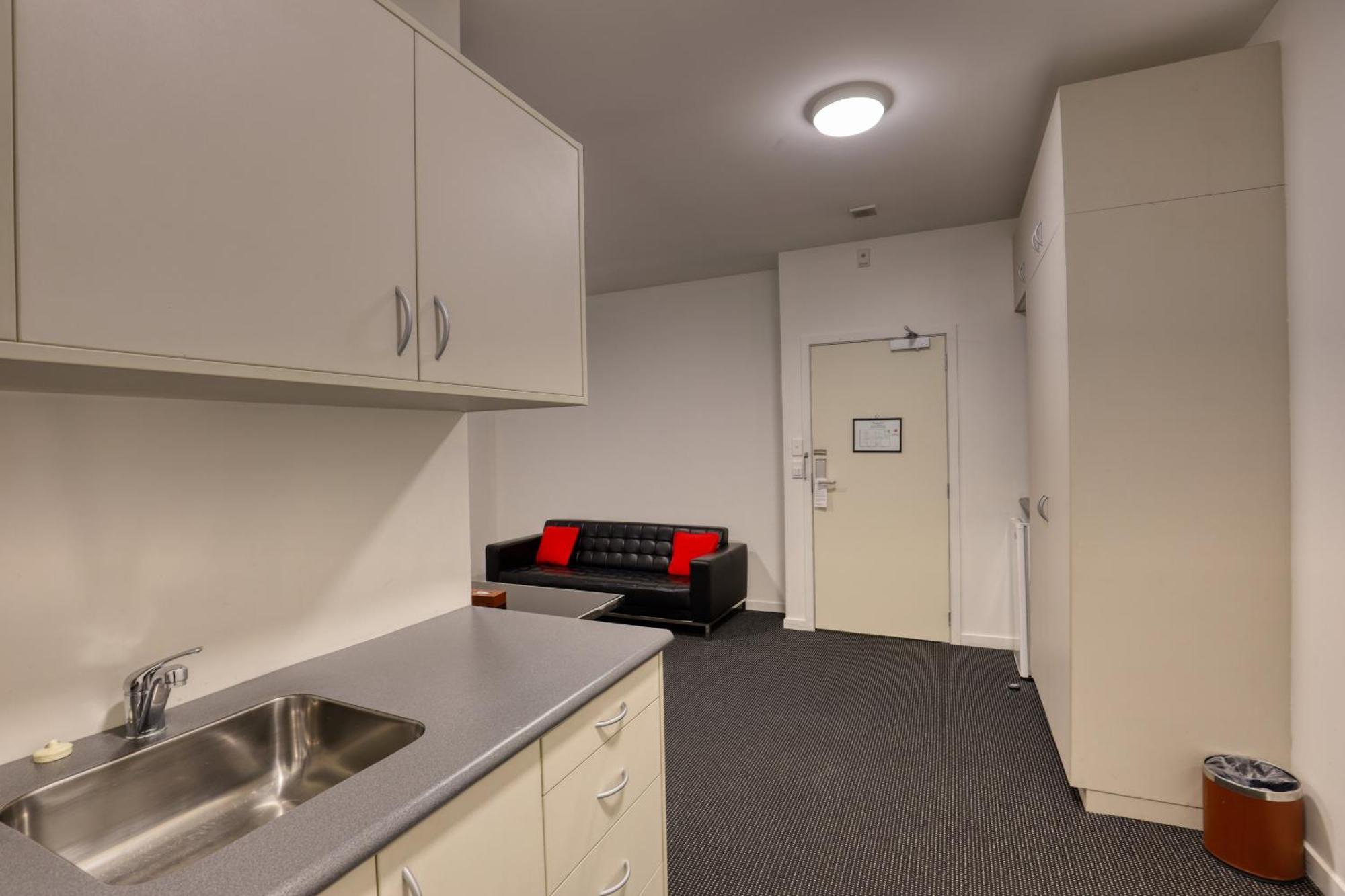 Ramada By Wyndham, Hamilton City Center Екстер'єр фото