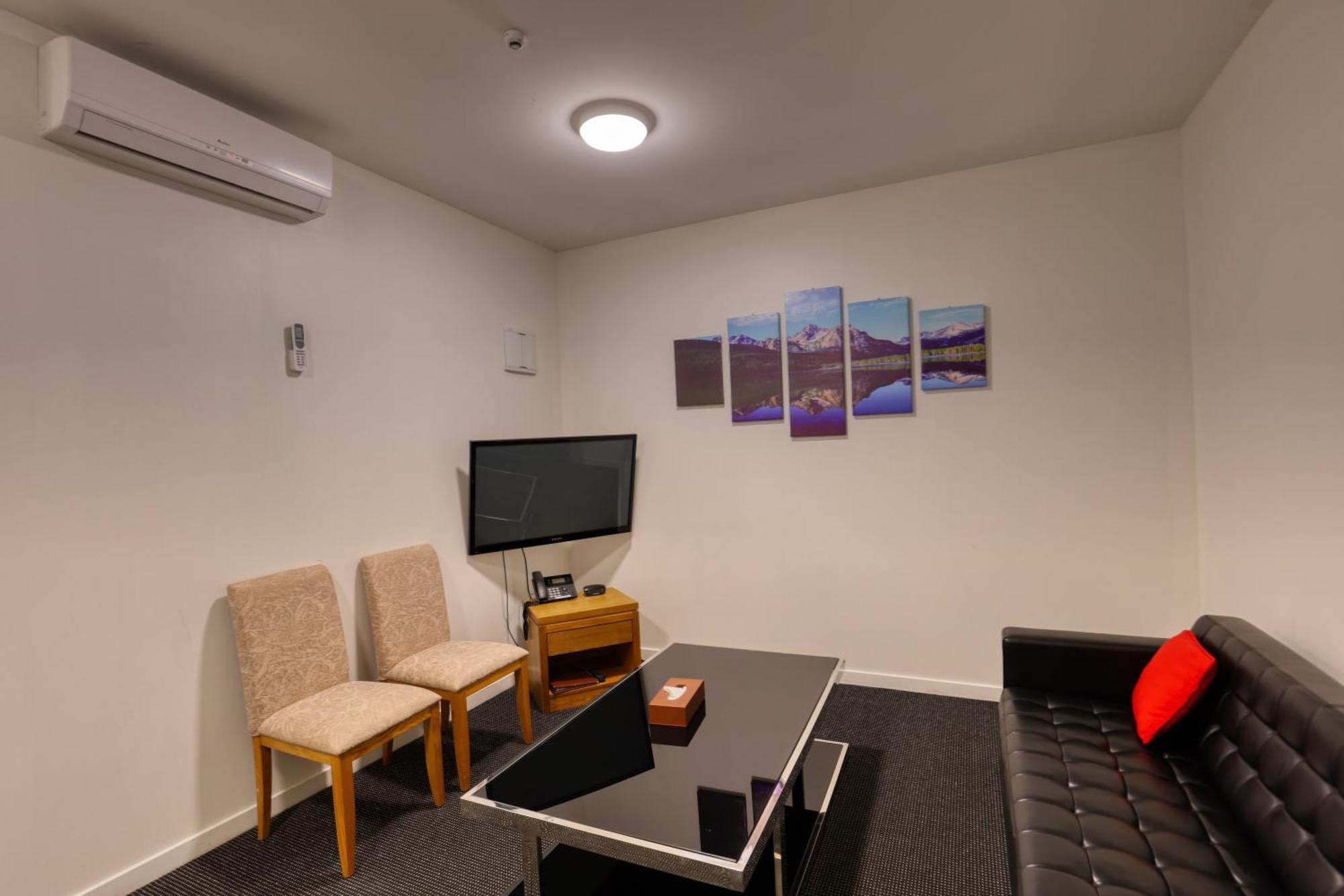 Ramada By Wyndham, Hamilton City Center Екстер'єр фото