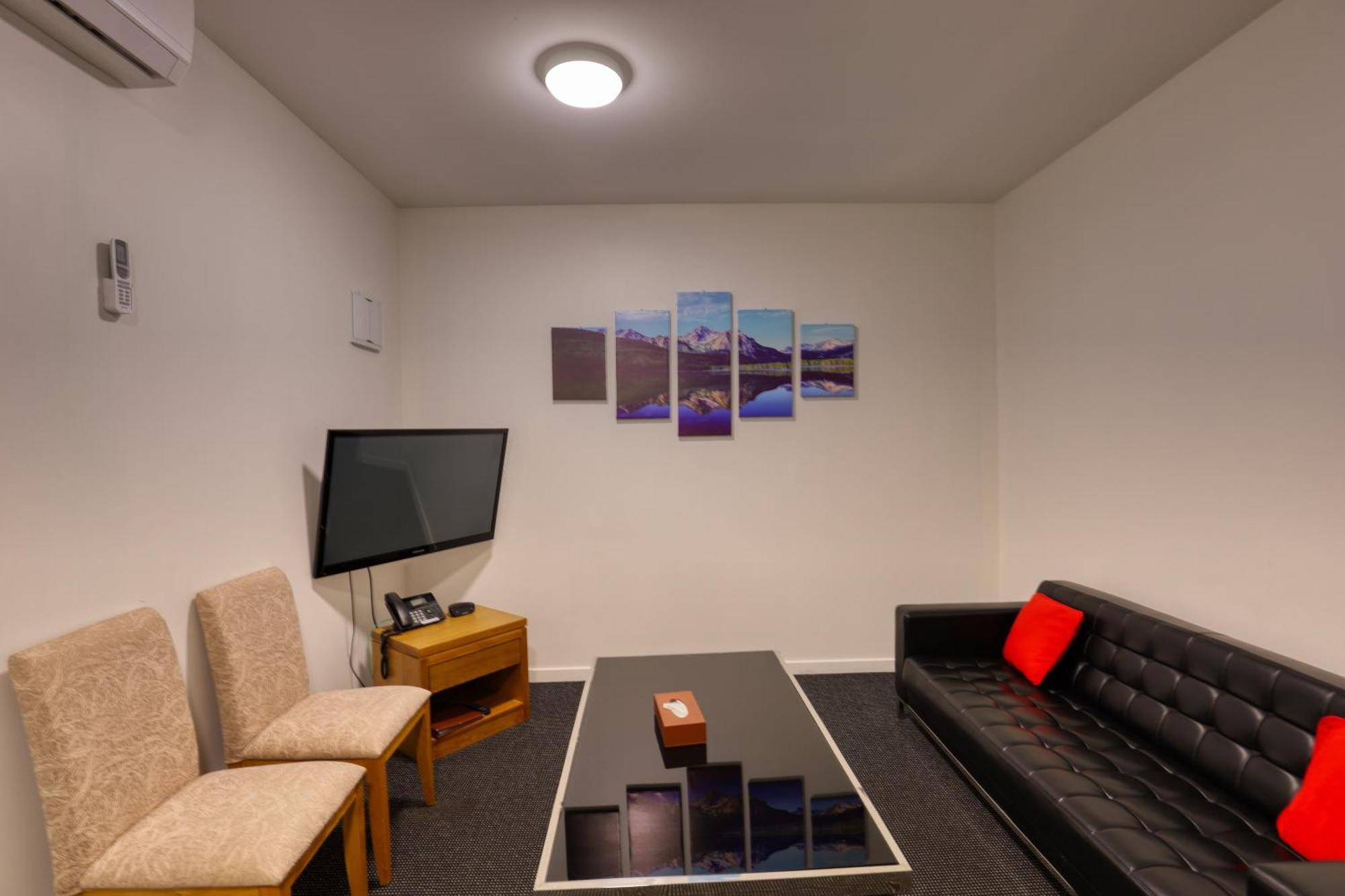 Ramada By Wyndham, Hamilton City Center Екстер'єр фото