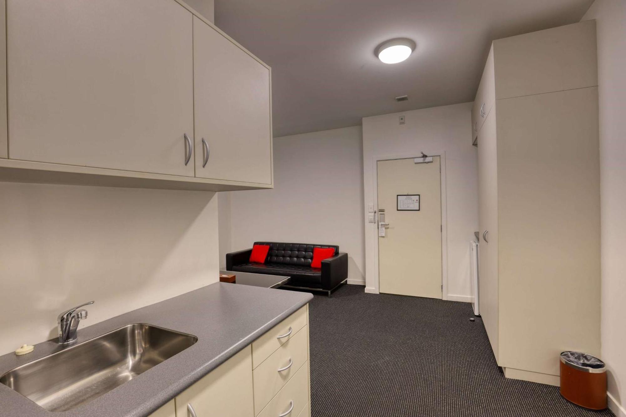 Ramada By Wyndham, Hamilton City Center Екстер'єр фото