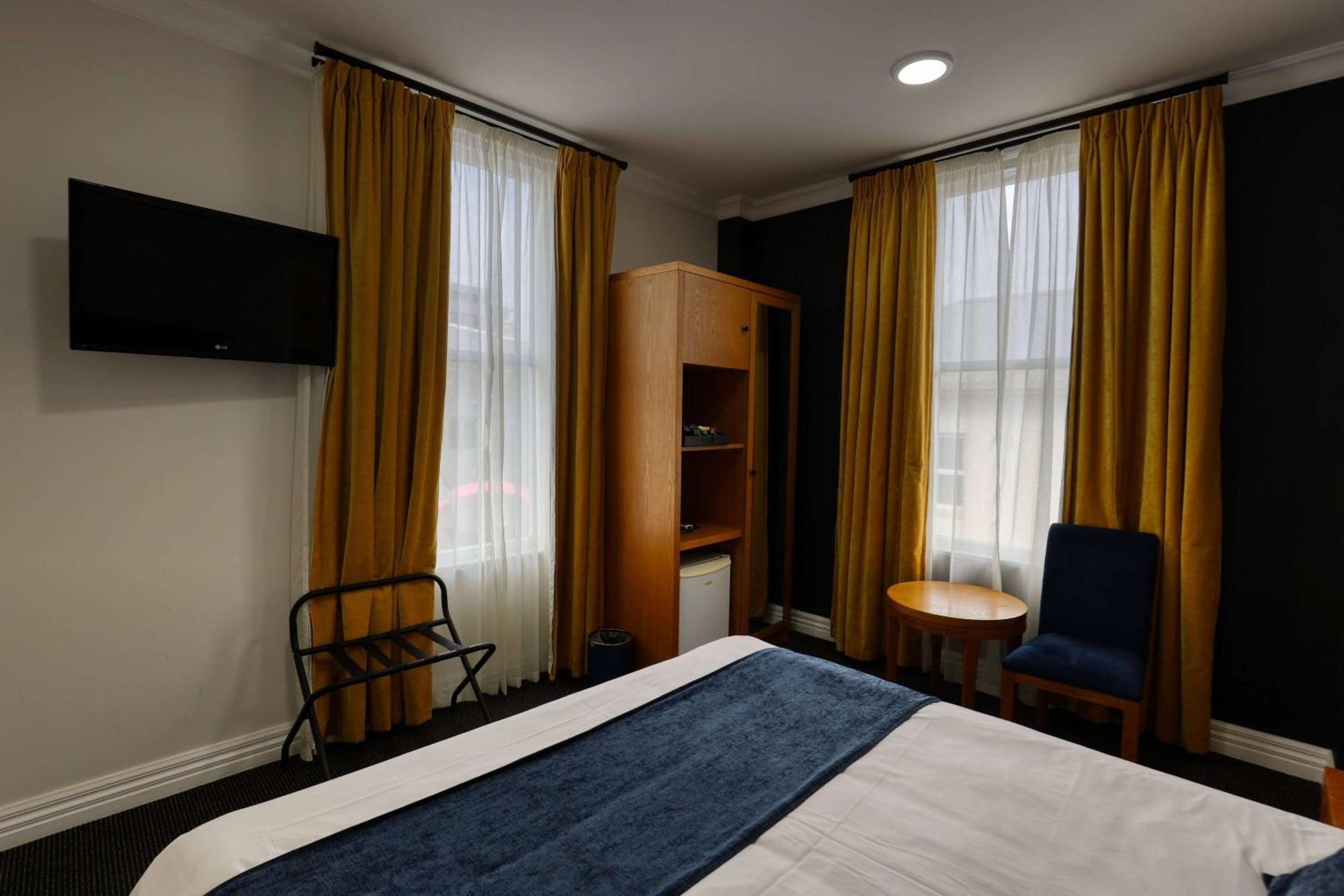 Ramada By Wyndham, Hamilton City Center Екстер'єр фото