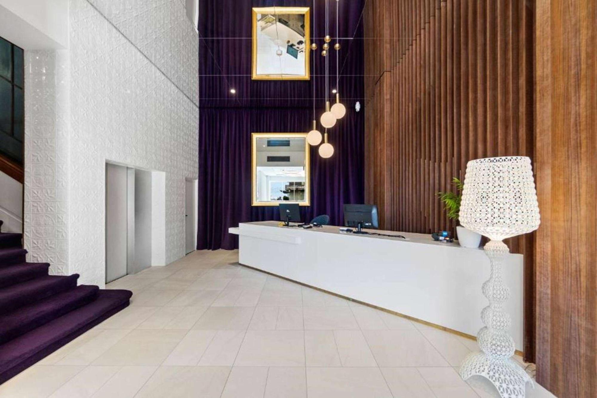 Ramada By Wyndham, Hamilton City Center Екстер'єр фото