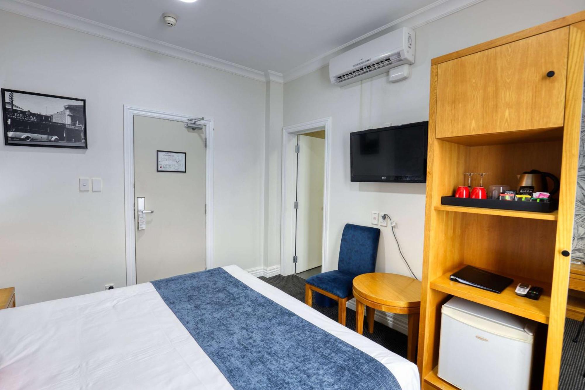 Ramada By Wyndham, Hamilton City Center Екстер'єр фото