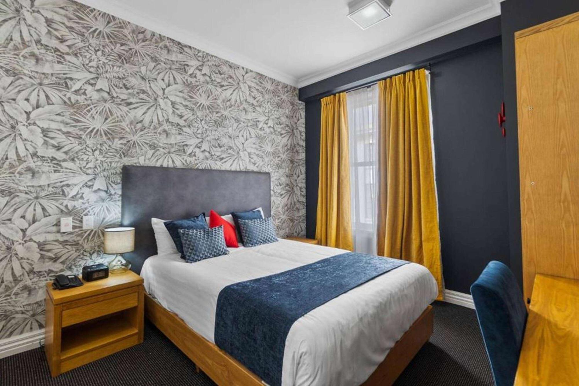 Ramada By Wyndham, Hamilton City Center Екстер'єр фото