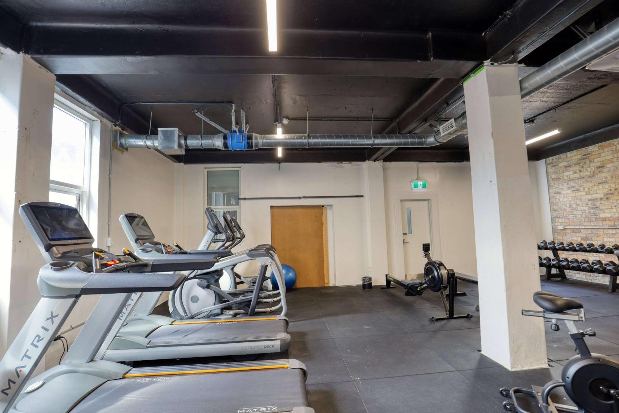 Ramada By Wyndham, Hamilton City Center Екстер'єр фото