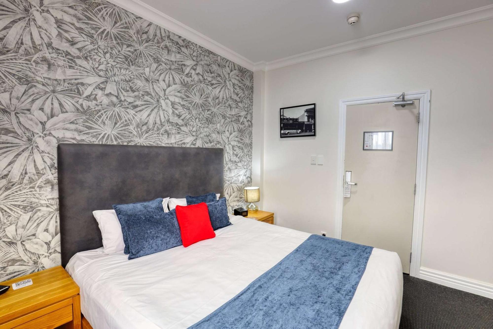 Ramada By Wyndham, Hamilton City Center Екстер'єр фото