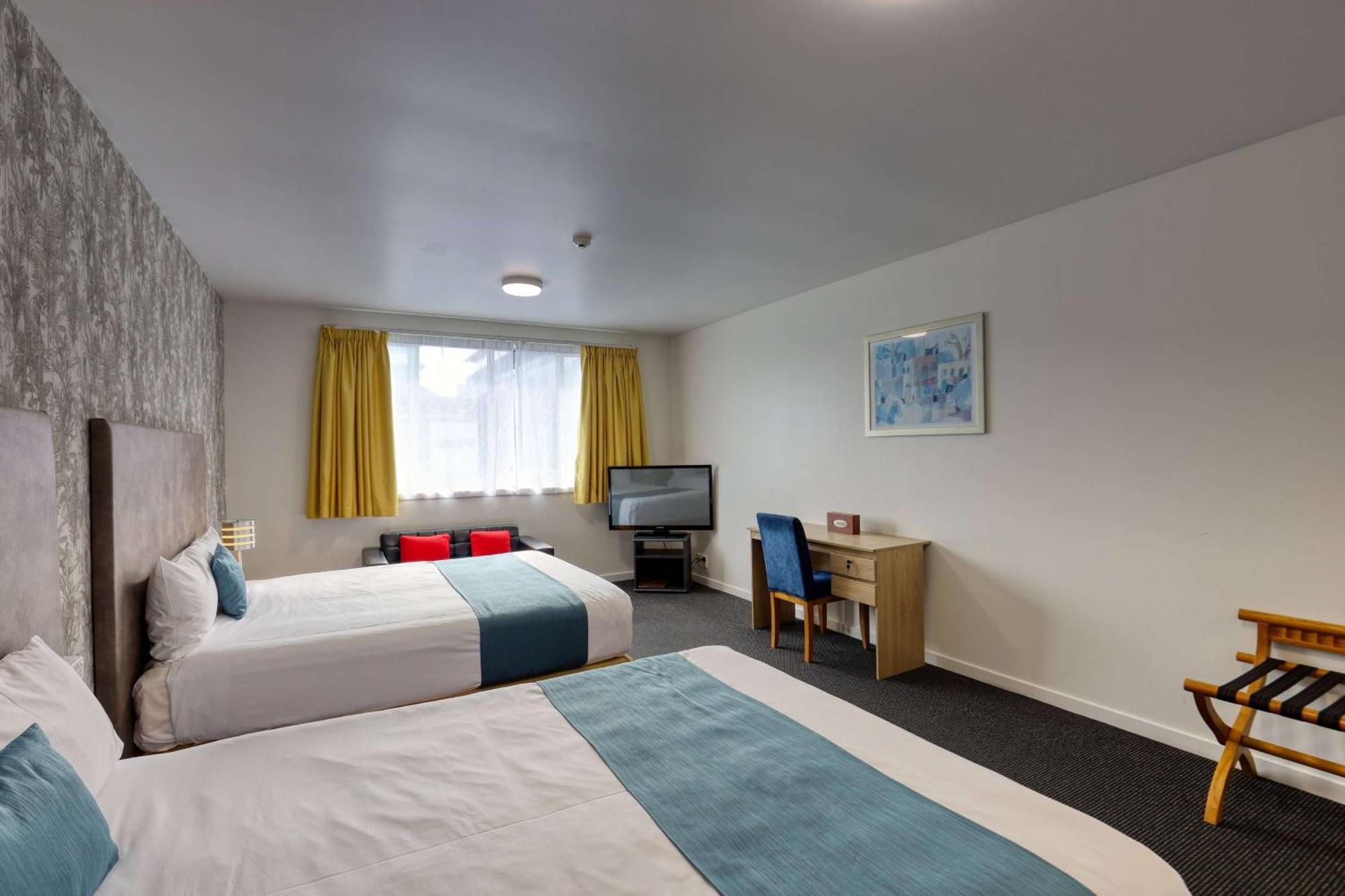 Ramada By Wyndham, Hamilton City Center Екстер'єр фото